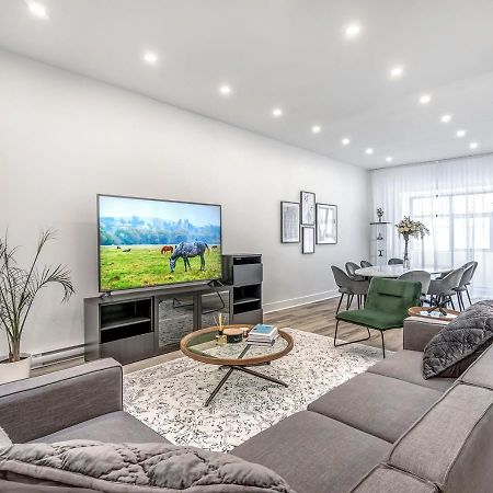 Spacious 5-Bed Oasis In The Heart Of Downtown-5 Min To Bell Center, Free Parking Montreal Exterior photo