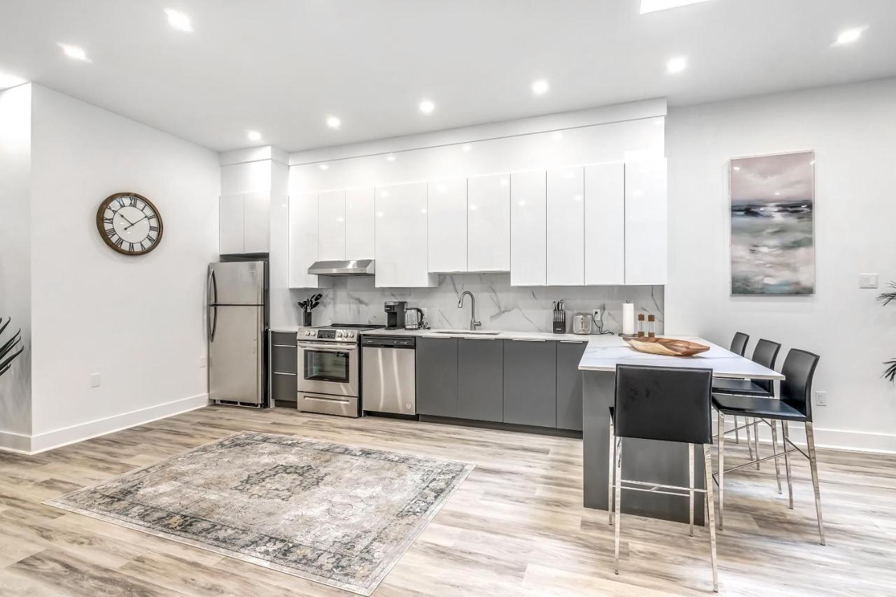 Spacious 5-Bed Oasis In The Heart Of Downtown-5 Min To Bell Center, Free Parking Montreal Exterior photo