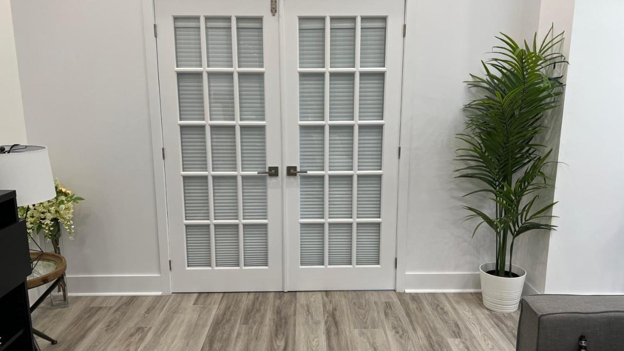 Spacious 5-Bed Oasis In The Heart Of Downtown-5 Min To Bell Center, Free Parking Montreal Exterior photo