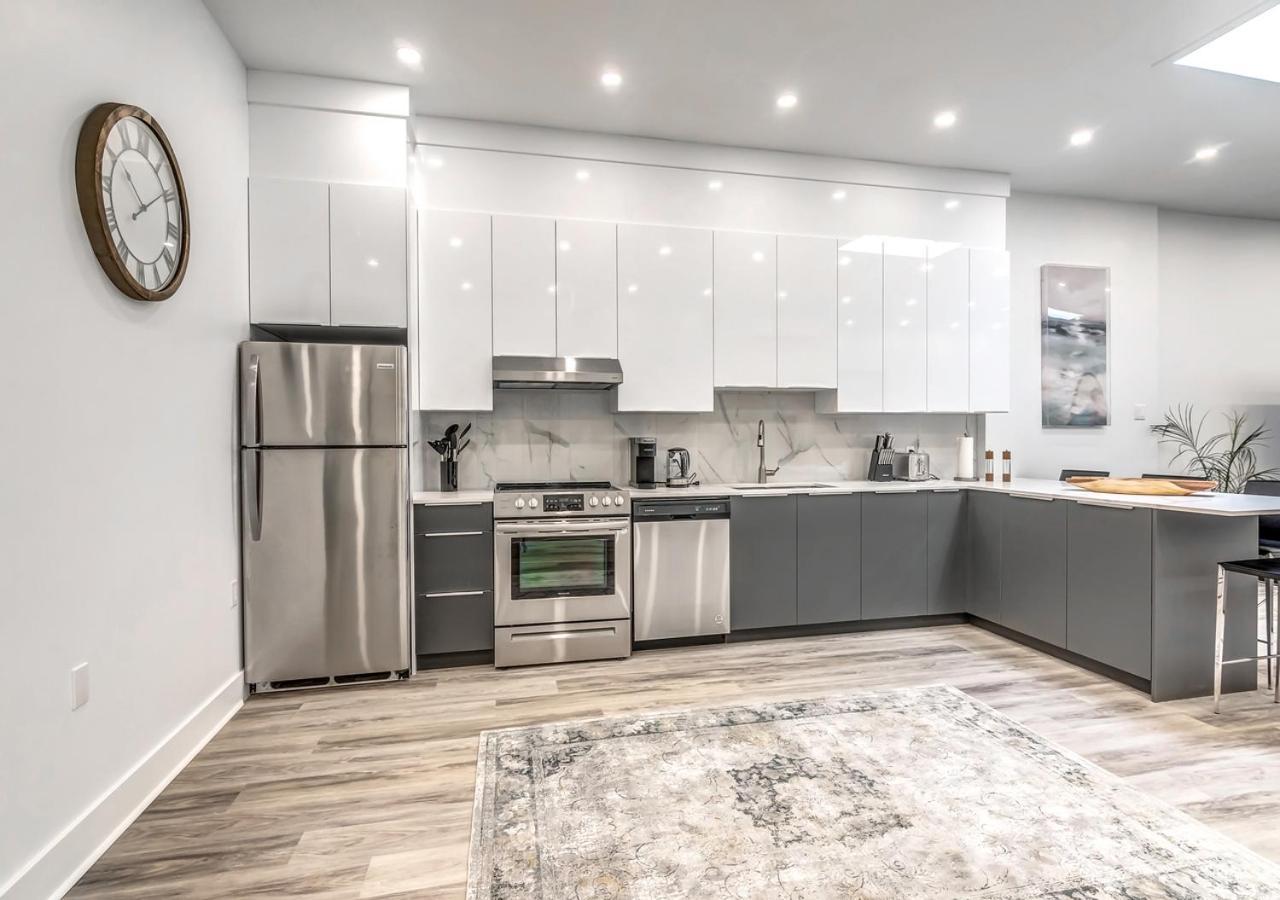 Spacious 5-Bed Oasis In The Heart Of Downtown-5 Min To Bell Center, Free Parking Montreal Exterior photo