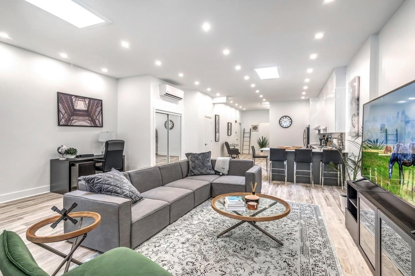 Spacious 5-Bed Oasis In The Heart Of Downtown-5 Min To Bell Center, Free Parking Montreal Exterior photo