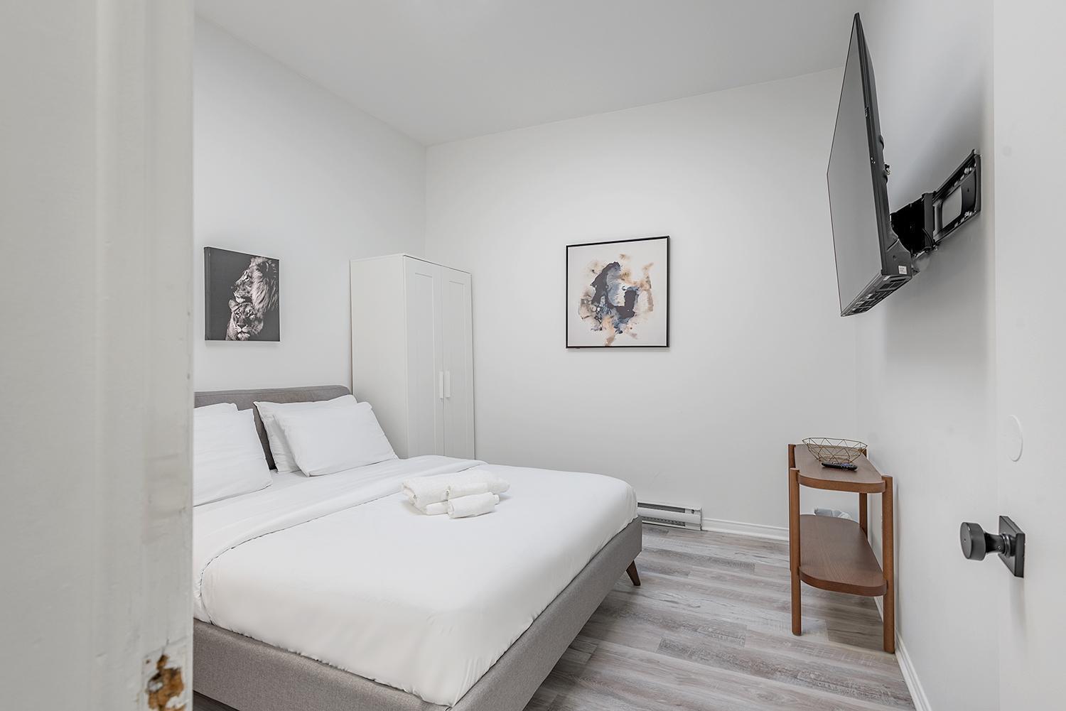 Spacious 5-Bed Oasis In The Heart Of Downtown-5 Min To Bell Center, Free Parking Montreal Exterior photo