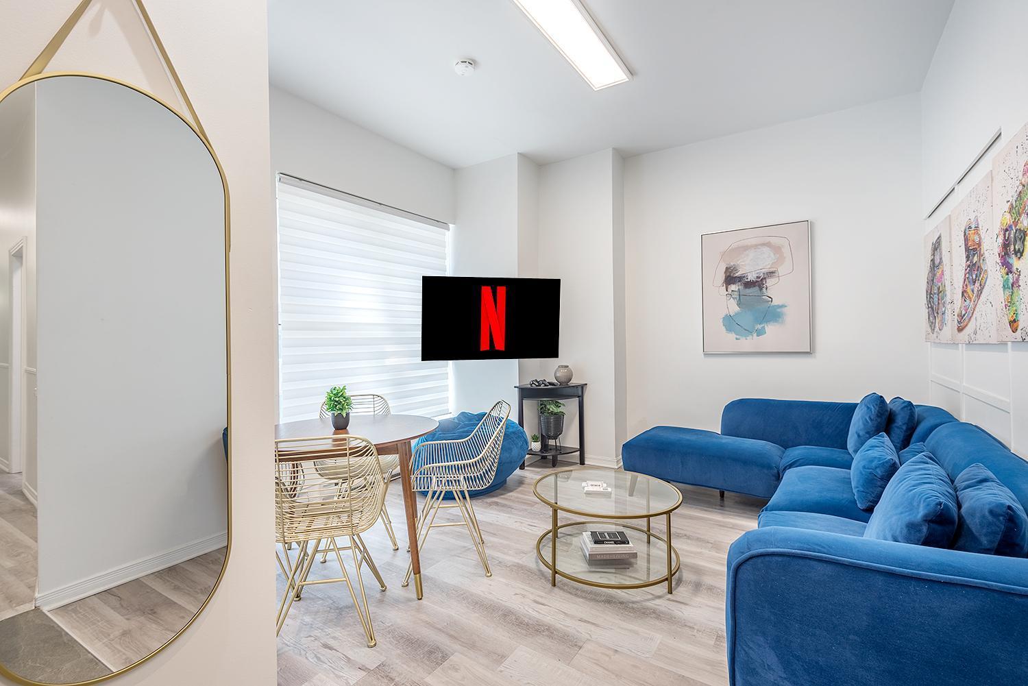 Spacious 5-Bed Oasis In The Heart Of Downtown-5 Min To Bell Center, Free Parking Montreal Exterior photo