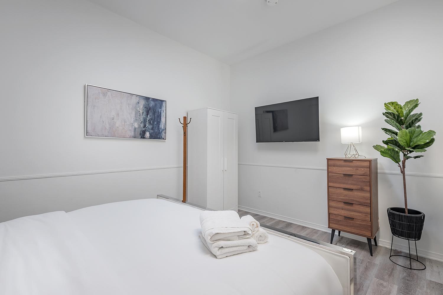 Spacious 5-Bed Oasis In The Heart Of Downtown-5 Min To Bell Center, Free Parking Montreal Exterior photo